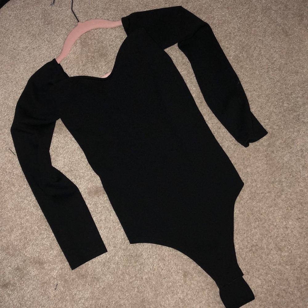 Prettylittlething crepe sweetheart neck bodysuit